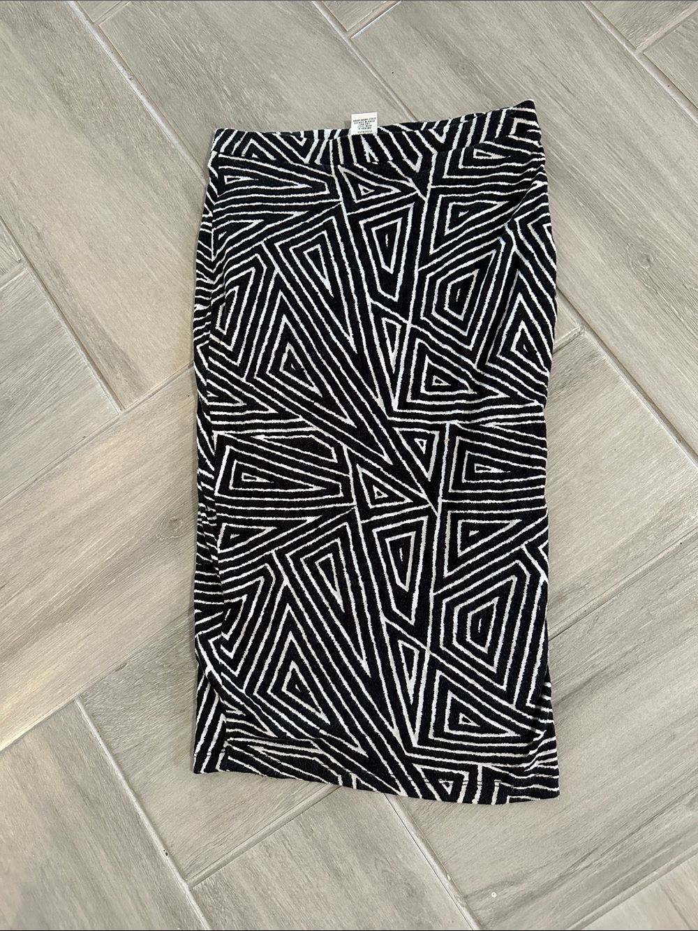 Sleek body hugging Black & White Geometric Pencil Skirt